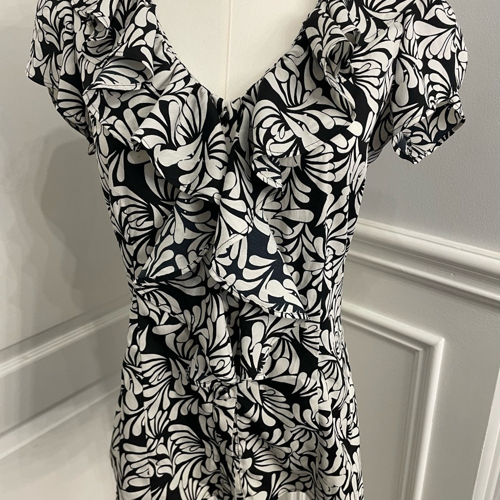 Banana Republic Black and White Ruffle V-Neck Blouse - Picture 2 of 7